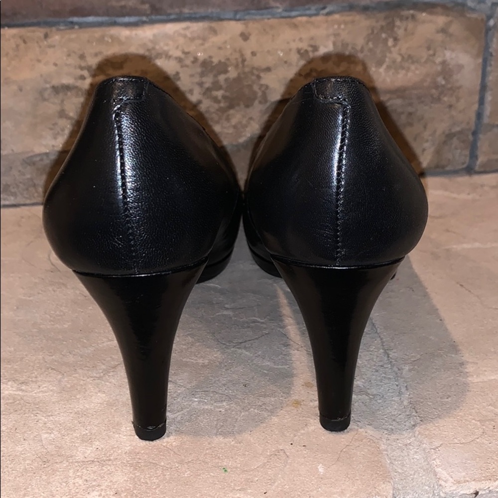 Naturalizer Heels - Picture 3 of 6